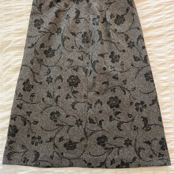 Grunge Gray Floral Skirt - Picture 2 of 4